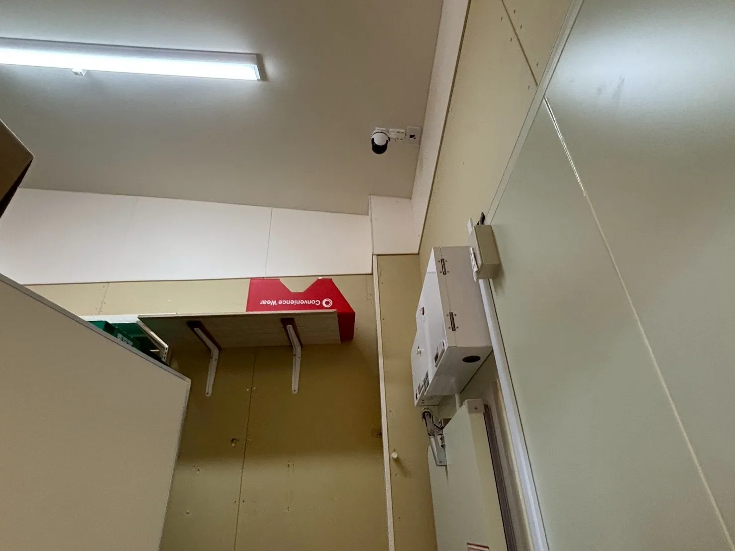 高速道路パーキングエリアの監視カメラを設置させていただきました