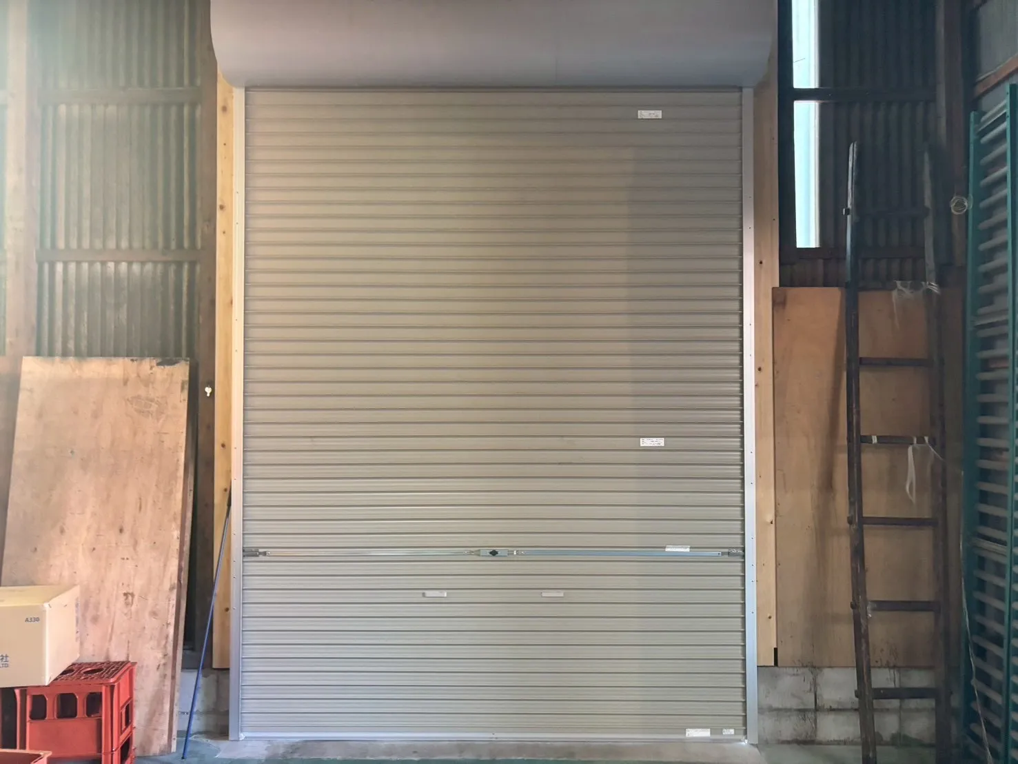 シャッターを付けさせていただきました