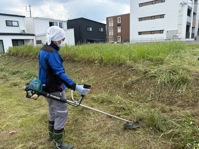 岡崎市簔川町で除草作業しました。